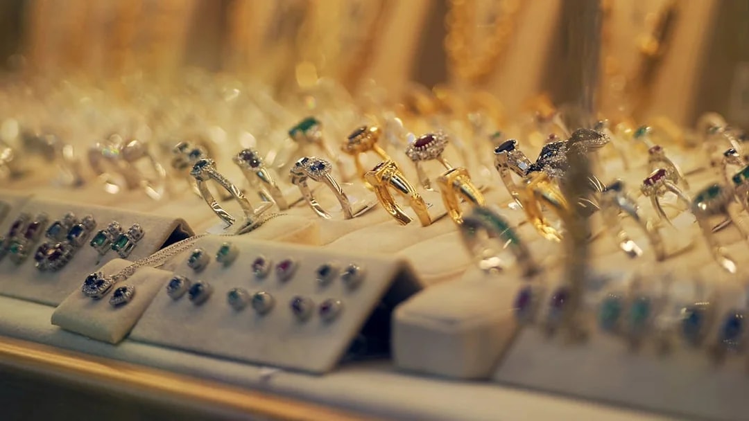Jewelry display in Florence shop, part of Rome to Florence and Pisa tour.