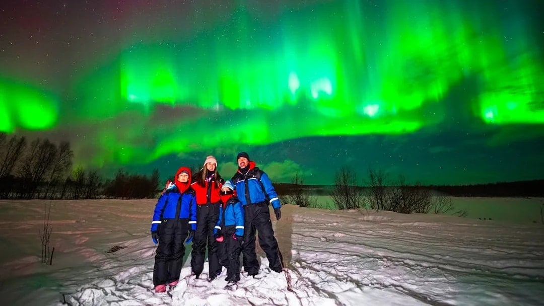 Rovaniemi: Northern Lights Chase Small Group Tour