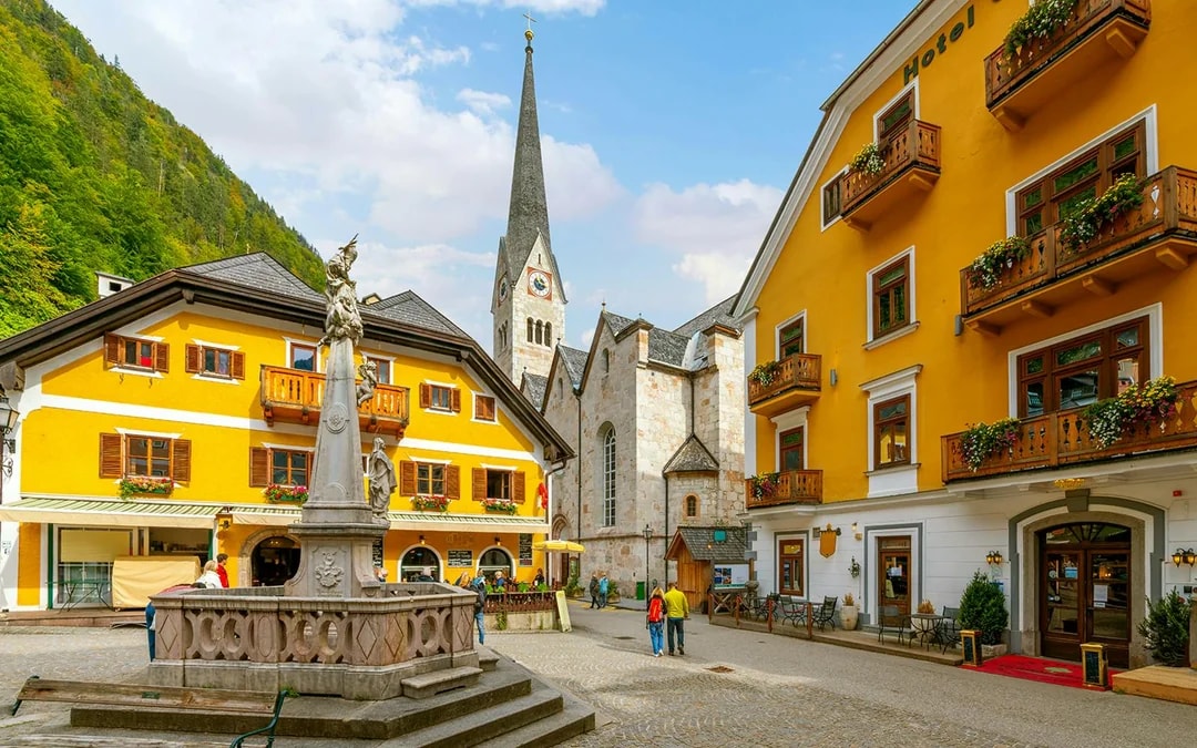 From Salzburg: Guided Half-Day Trip to Hallstatt by Bus Image 6