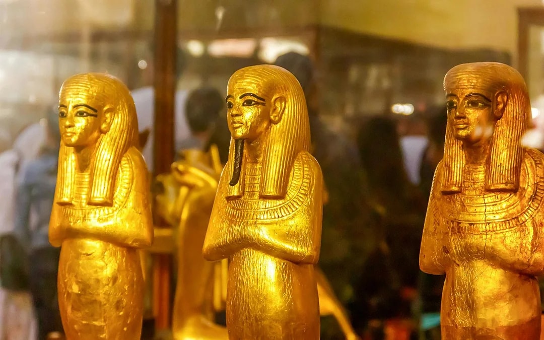 Golden statues of ancient Egyptian figures at the Egyptian Museum of Antiquities.