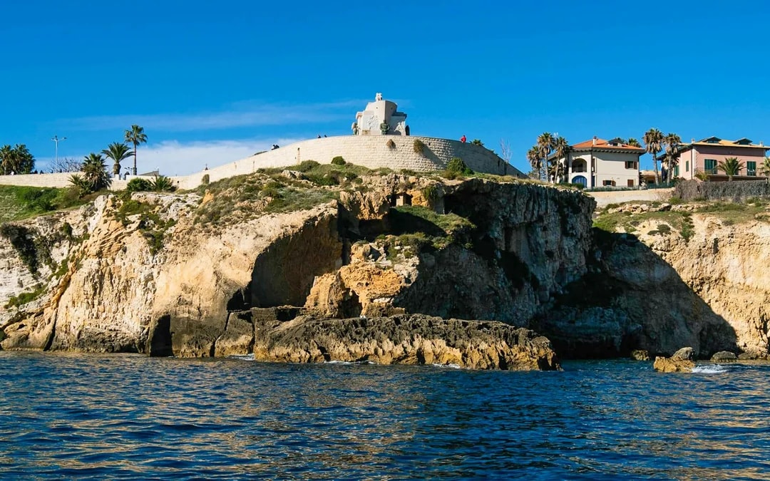 From Syracuse: Ortigia Island Boat Tour with Grotto Visit Image 3