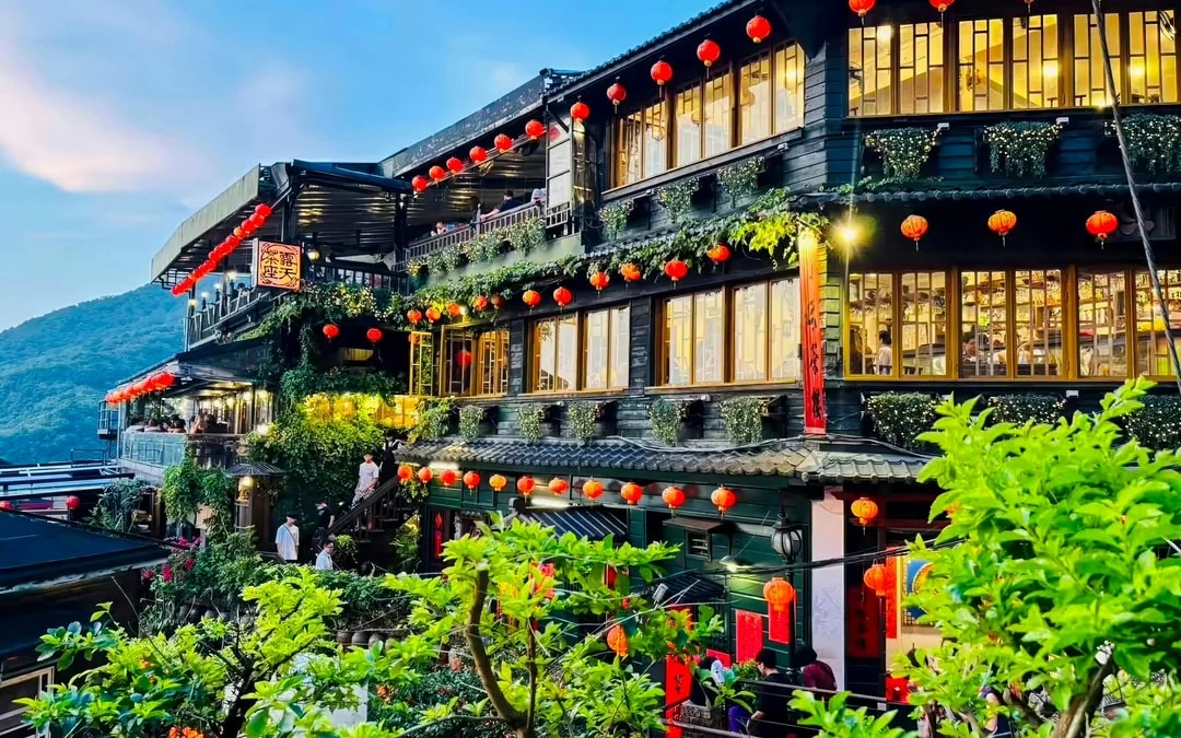 From Taipei: Yehliu, Jiufen & Shifen Day Tour Image 3