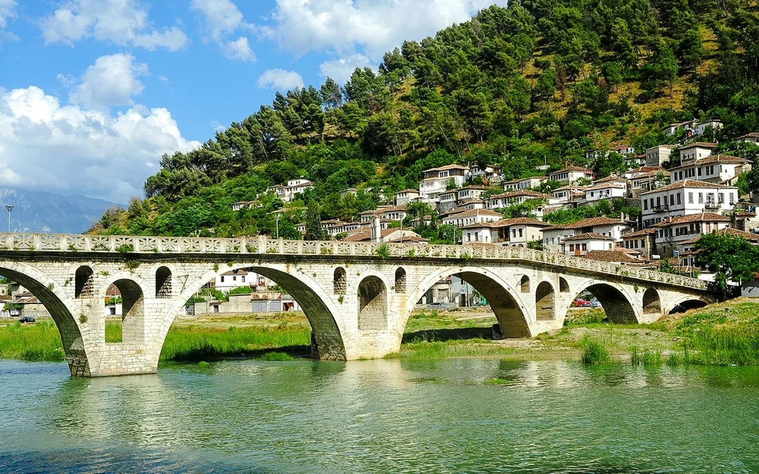 From Tirana: Berat Castle, Old Town, and Belshi Lake Day Trip Image 9