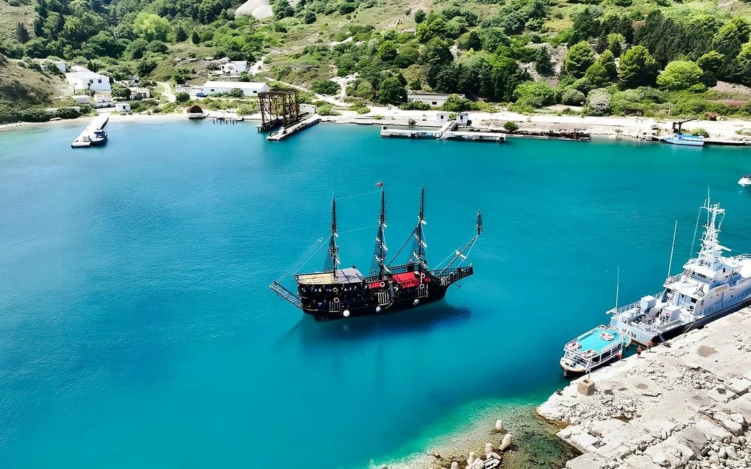 From Vlore: Sazan Island, Haxhi Ali Cave & Karaburun Peninsula Pirate Ship Tour