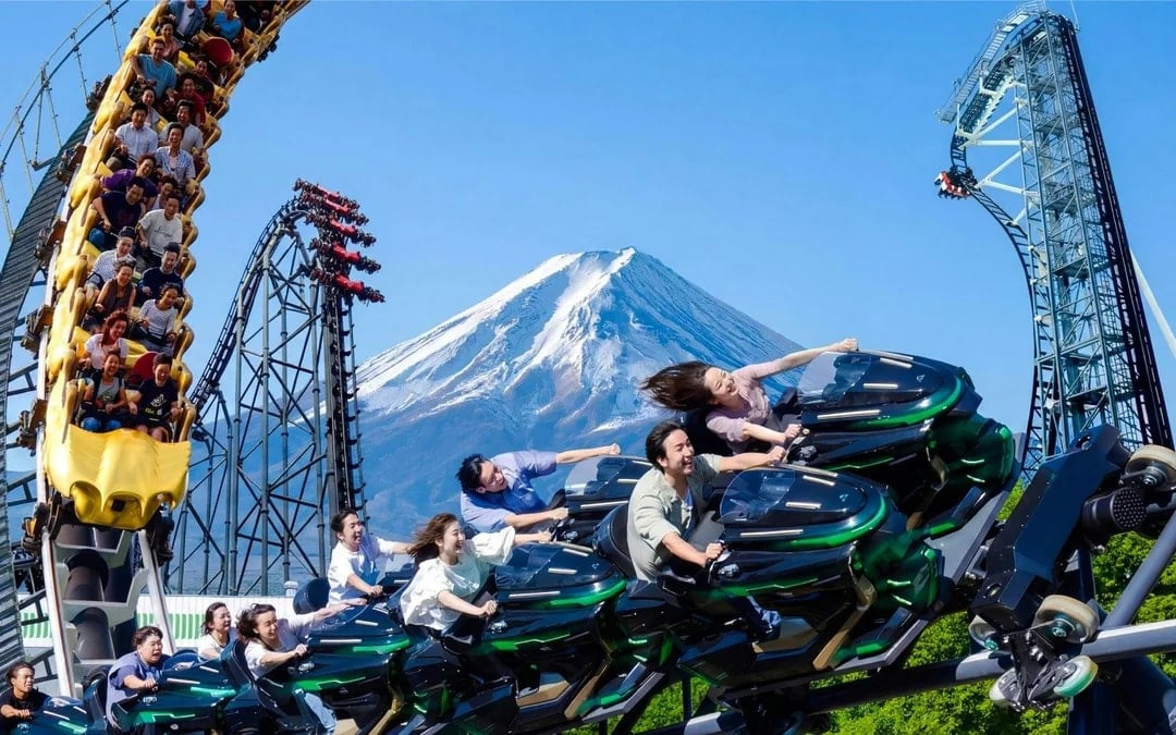 Fuji-Q Highland & Mount Fuji Lake Kawaguchi Day Tour from Tokyo