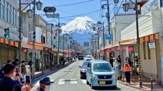 Fuji train and twin lakes day tour: Lake Kawaguchi cable car, cruise ship, Lake Yamanaka and Sengen Park