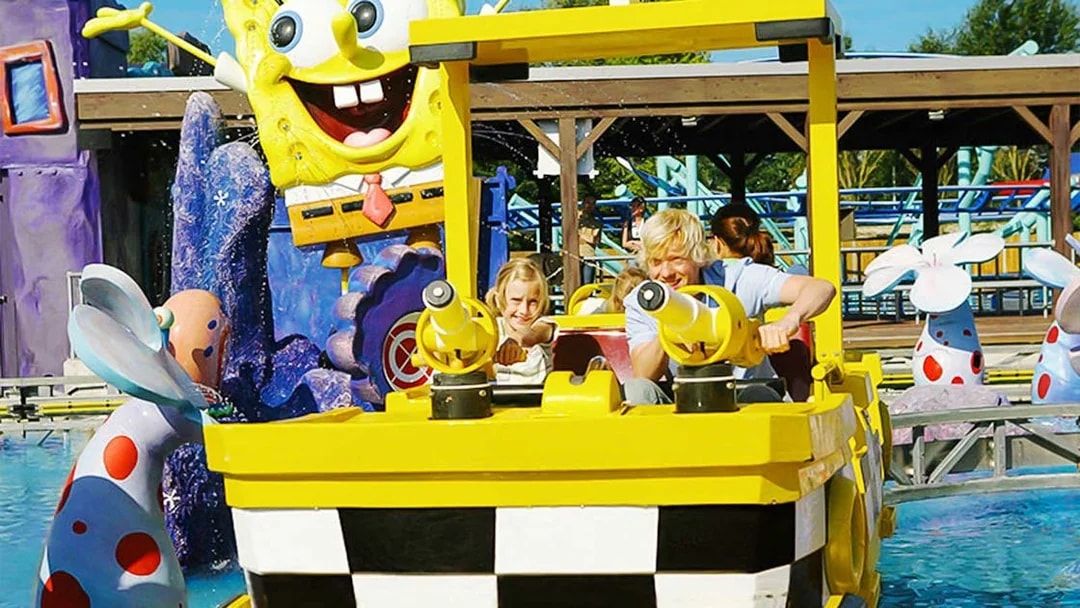 Visitors enjoying a boat ride at Spongebob-themed attraction in Movie Park.