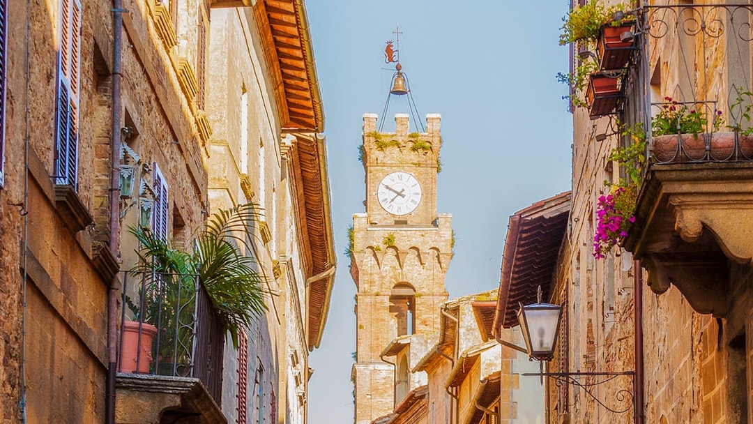 Clock tower in a narrow street of Val D’Orcia during a full-day tour.