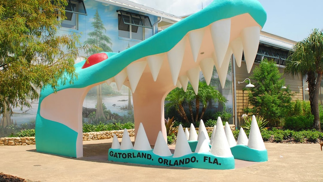 Giant alligator mouth entrance at Gatorland, Orlando.