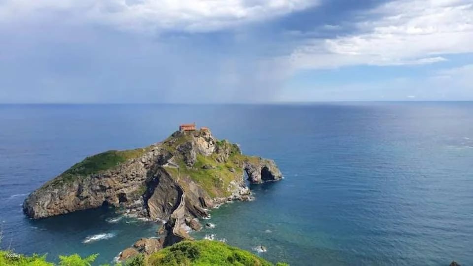 Gaztelugatxe and Mundaka small group guided tour from Bilbao