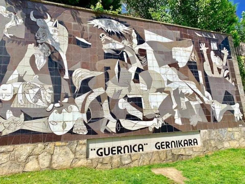 Gaztelugatxe and Mundaka small group guided tour from Bilbao