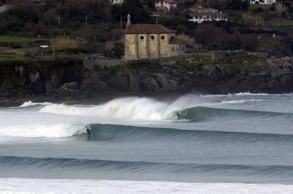Gaztelugatxe and Mundaka small group guided tour from Bilbao
