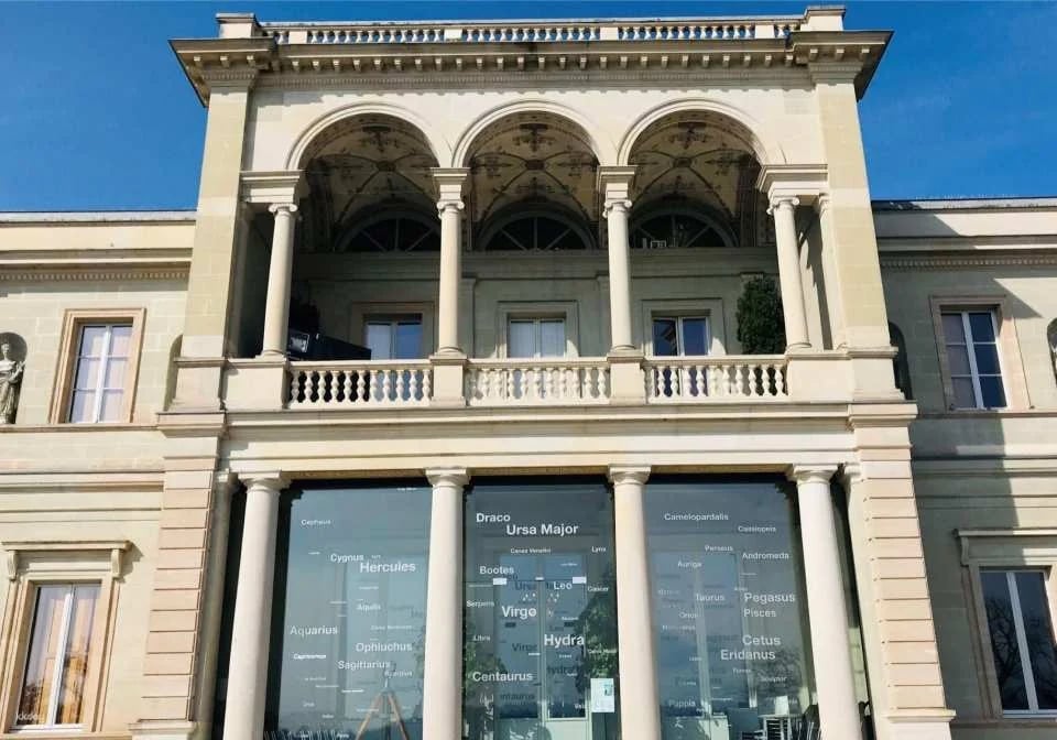 Geneva (international quarter) interactive scavenger hunt with smartphone