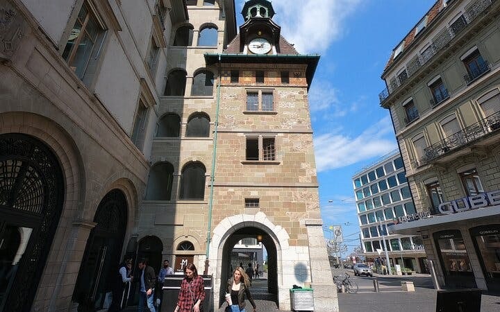 Geneva's Virus Epidemic: Self-Guided City Exploration Game Image 8