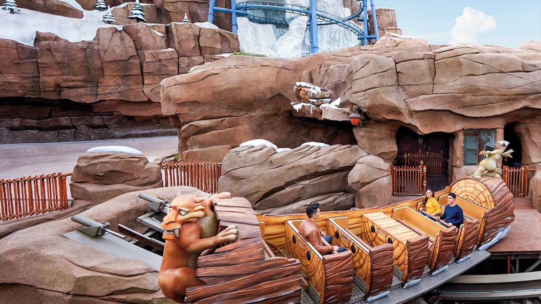 People enjoying a themed ride at Genting SkyWorld Outdoor Theme Park.