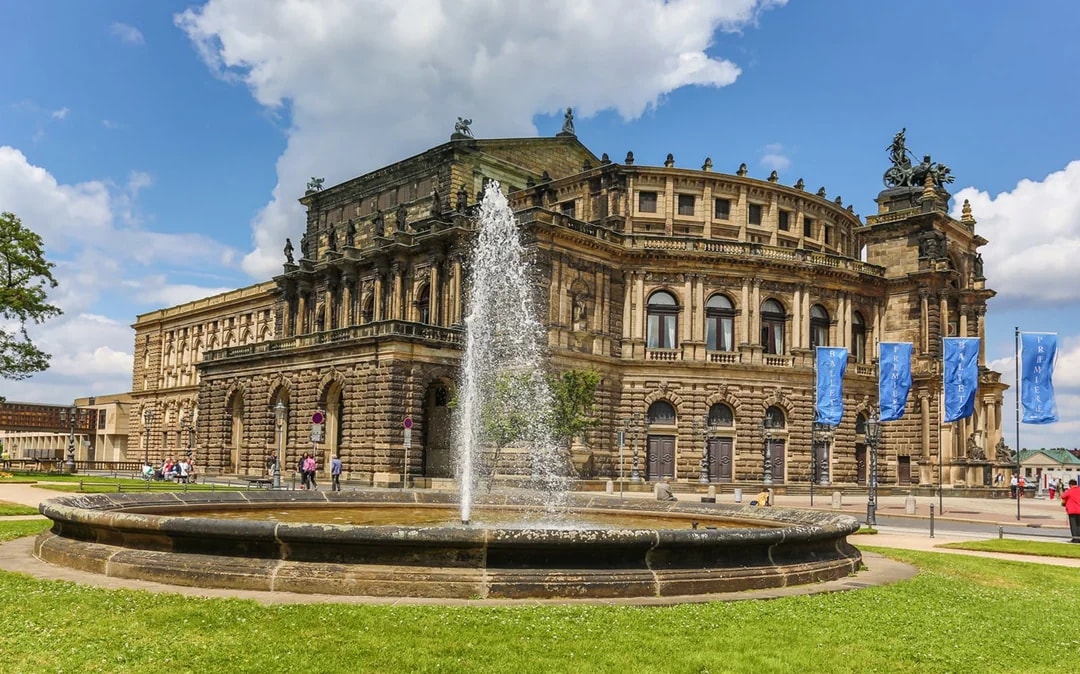 German Guided Sightseeing Tour of Dresden Image 6