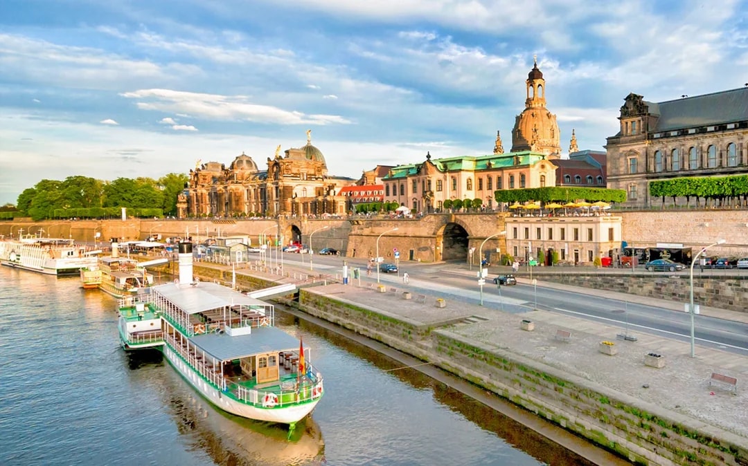 German Guided Sightseeing Tour of Dresden Image 8