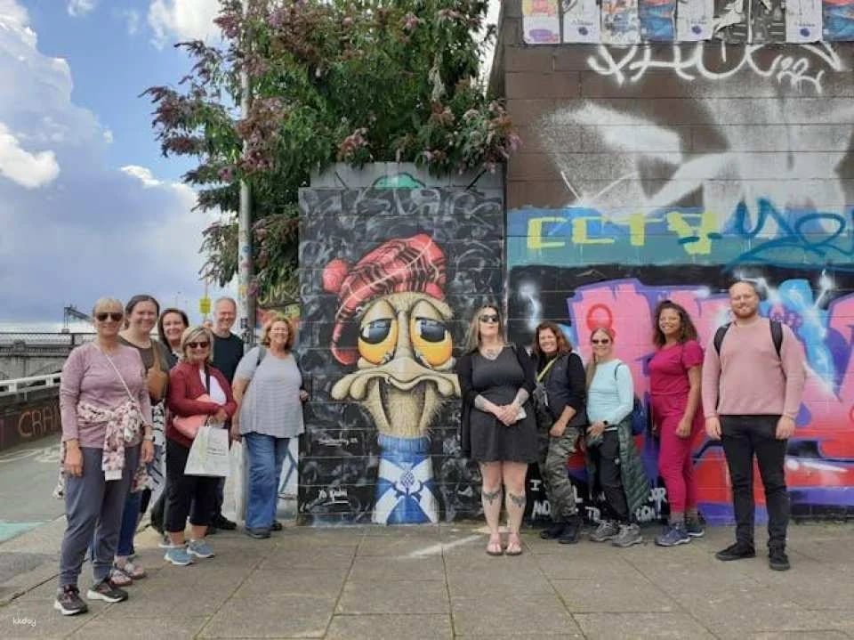 Glasgow street art tour