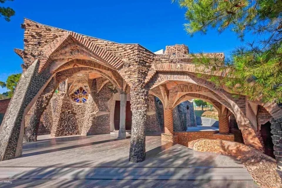 Go City | Barcelona Explorer Pass (Choose 2-7 attractions including Sagrada Familia Tour & Park Guell Tour)