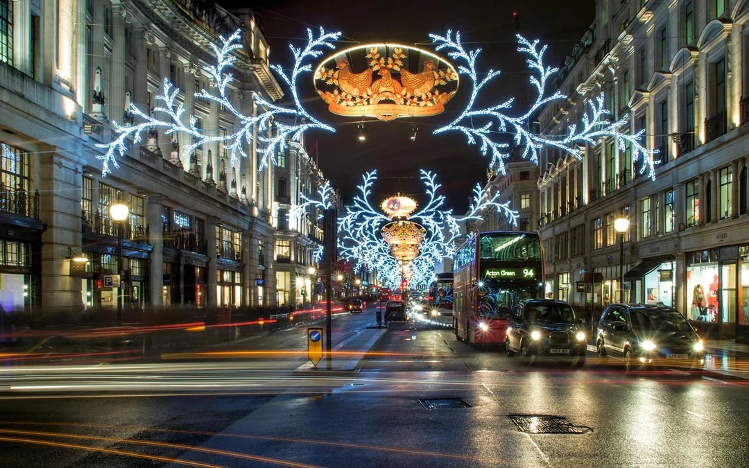 Golden Tours: London Christmas Lights Night Bus Tour Image 7