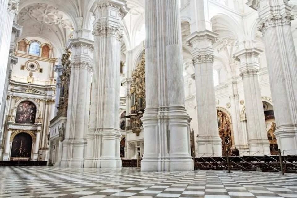 Granada Cathedral, Royal Chapel, Albaicín and Sacromonte guided tour