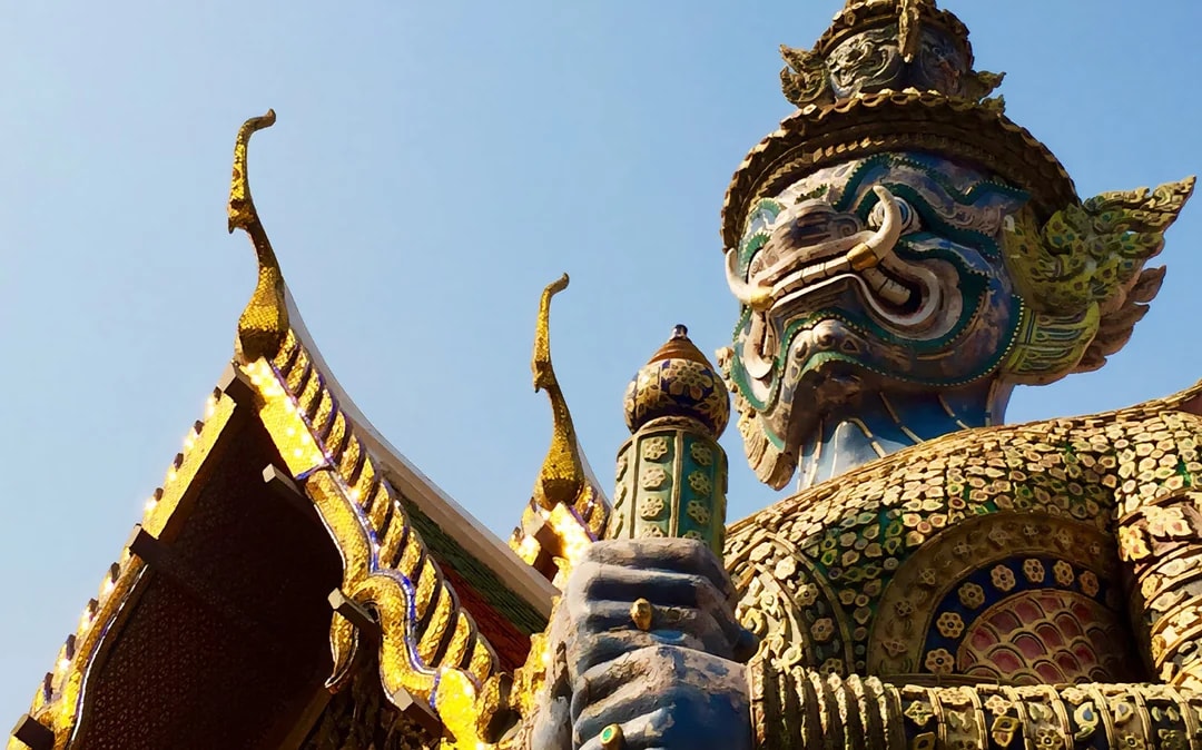 Bangkok Grand Palace and Emerald Buddha – Guided Walking Tour Image 6