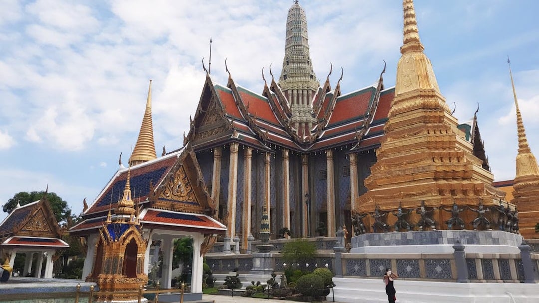 Bangkok Grand Palace and Emerald Buddha – Guided Walking Tour