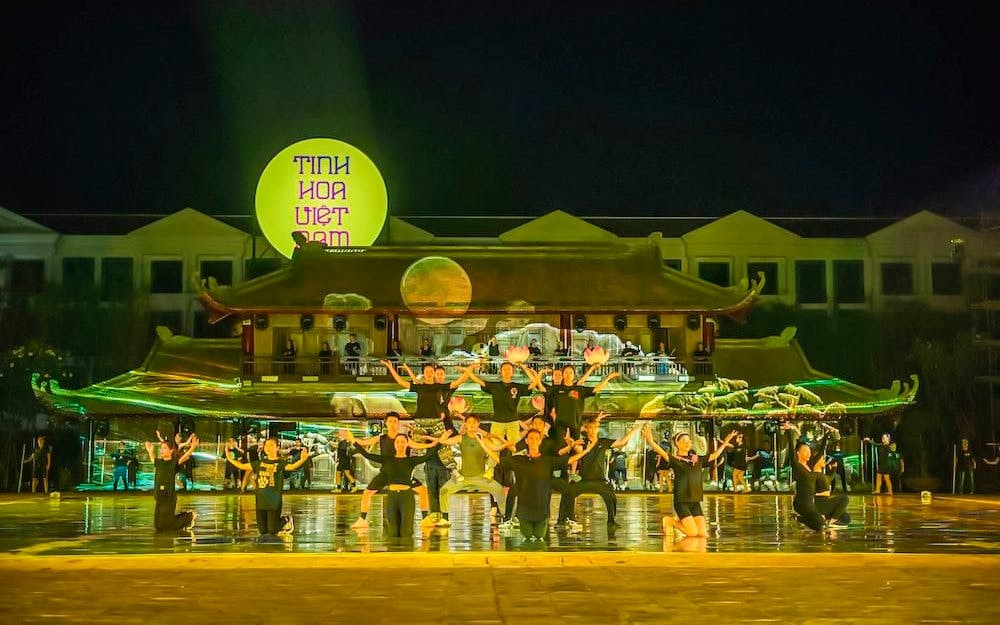 Grand World Phu Quoc Tickets: Teddy Bear Museum, Venice Boat Ride or Quintessence Show Image 11
