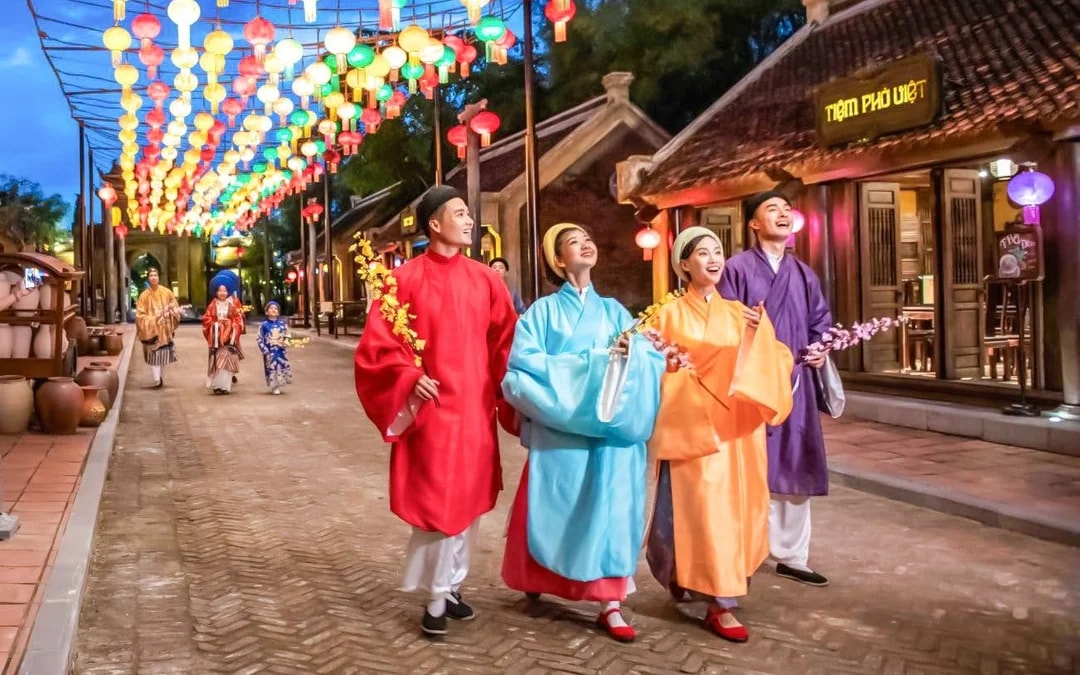Grand World Phu Quoc Tickets: Teddy Bear Museum, Venice Boat Ride or Quintessence Show Image 6