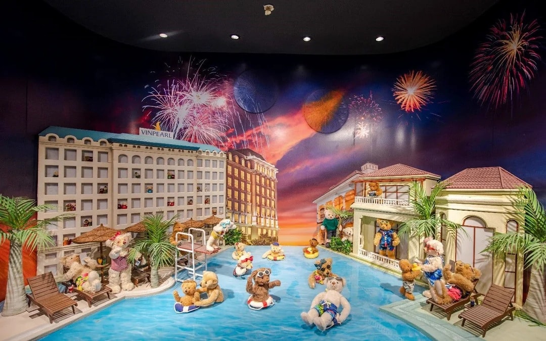 Grand World Phu Quoc Tickets: Teddy Bear Museum, Venice Boat Ride or Quintessence Show Image 8