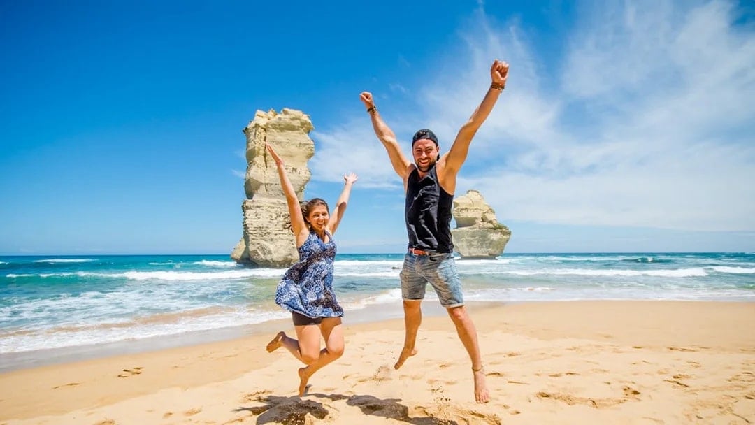 Great Ocean Road & 12 Apostles Reverse Tour with Lunch