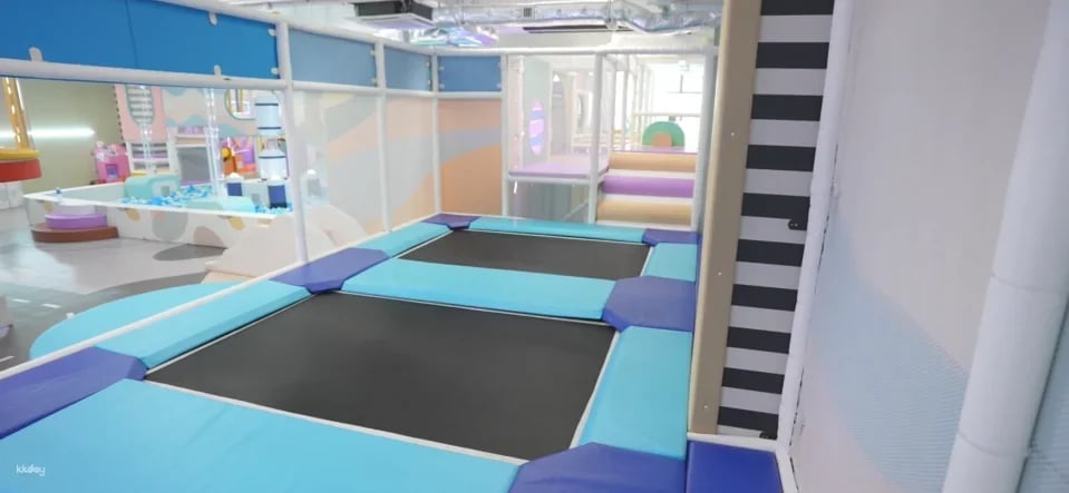 [Great Place for Families] Tuen Mun Kingdom Indoor Playground Admission Ticket | 9000 sq ft | 23 Play Areas | Electric Cars & Horn Slides & Huge Ocean-Themed Ball Pit & Slide Track & Large Trampoline Area & Role-Playing Area and many other play areas