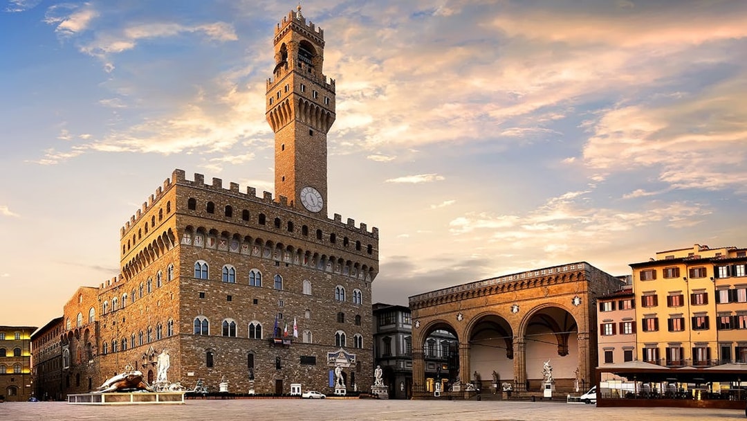 Palazzo Vecchio and Loggia dei Lanzi in Florence at sunset.