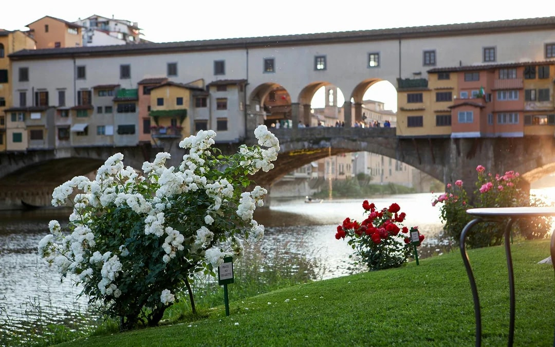 Guided Boat Tour on a Florentine Gondola Image 6