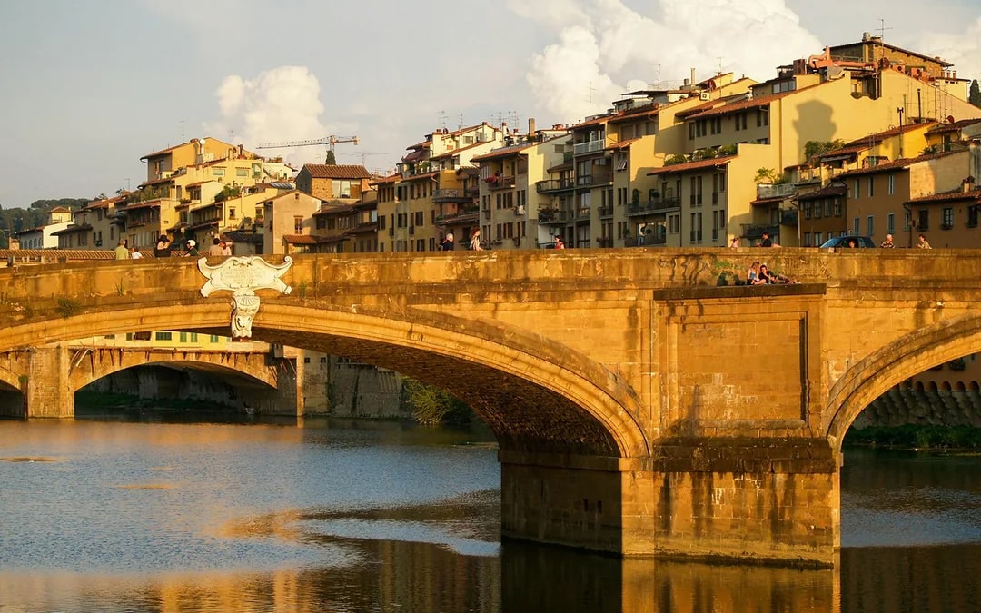 Guided Boat Tour on a Florentine Gondola Image 8