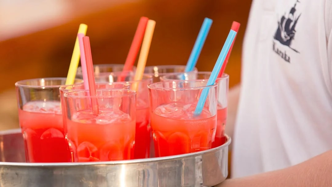 Cocktails on a tray during Game of Thrones cruise in Dubrovnik.
