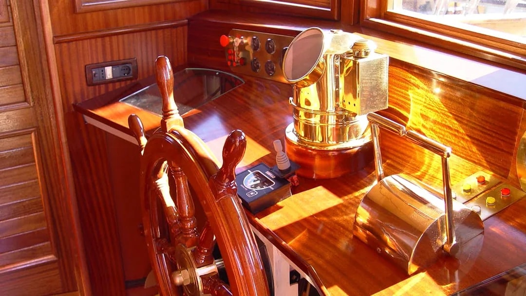Wooden ship helm and brass controls on Elaphite Islands cruise.