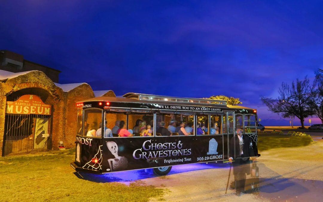 Guided Ghosts & Gravestones Tour of Savannah Image 6