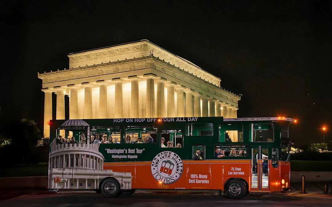Guided Moonlight Bus Tour of Washington DC Image 8