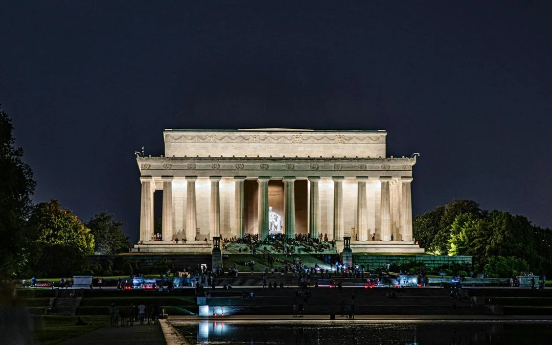Guided Moonlight Bus Tour of Washington DC Image 9