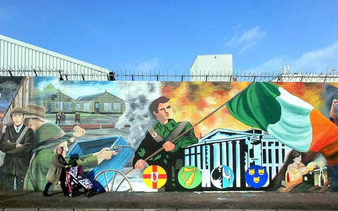 Guided Political Taxi Tour of Belfast Image 3