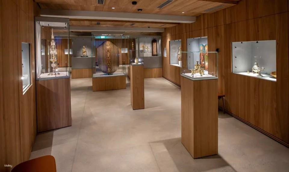 Guided tour Cathedral Treasury Museum Chur public