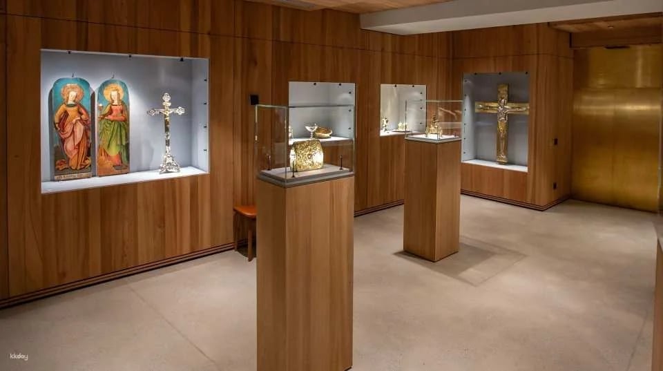 Guided tour Cathedral Treasury Museum Chur public