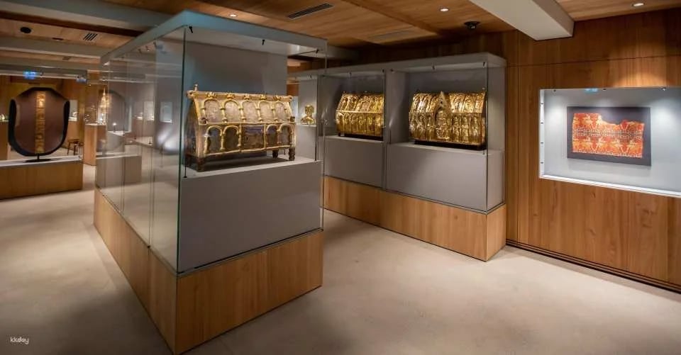 Guided tour Cathedral Treasury Museum Chur public
