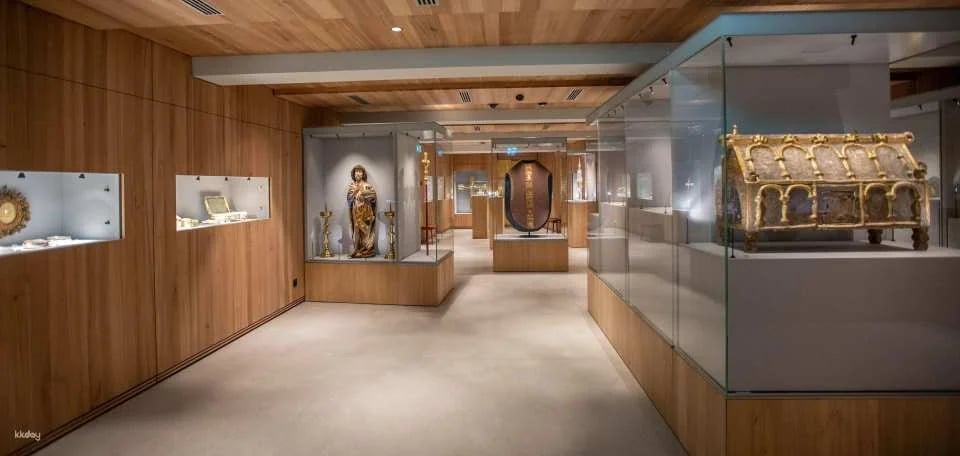 Guided tour Cathedral Treasury Museum Chur public