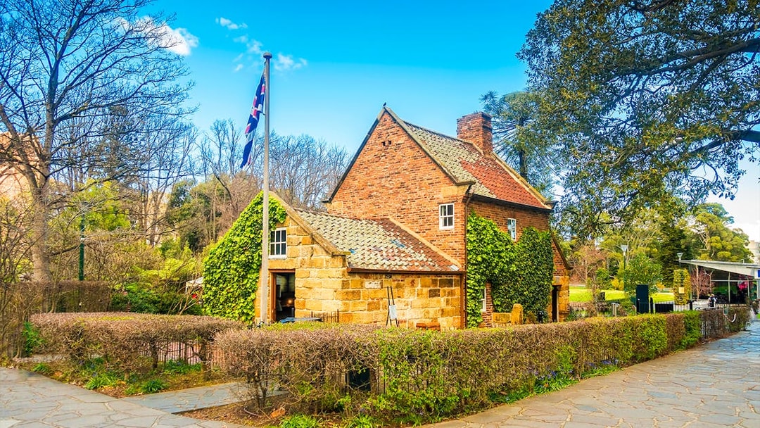 Historic cottage with ivy in Melbourne, part of the City Discovery tour.