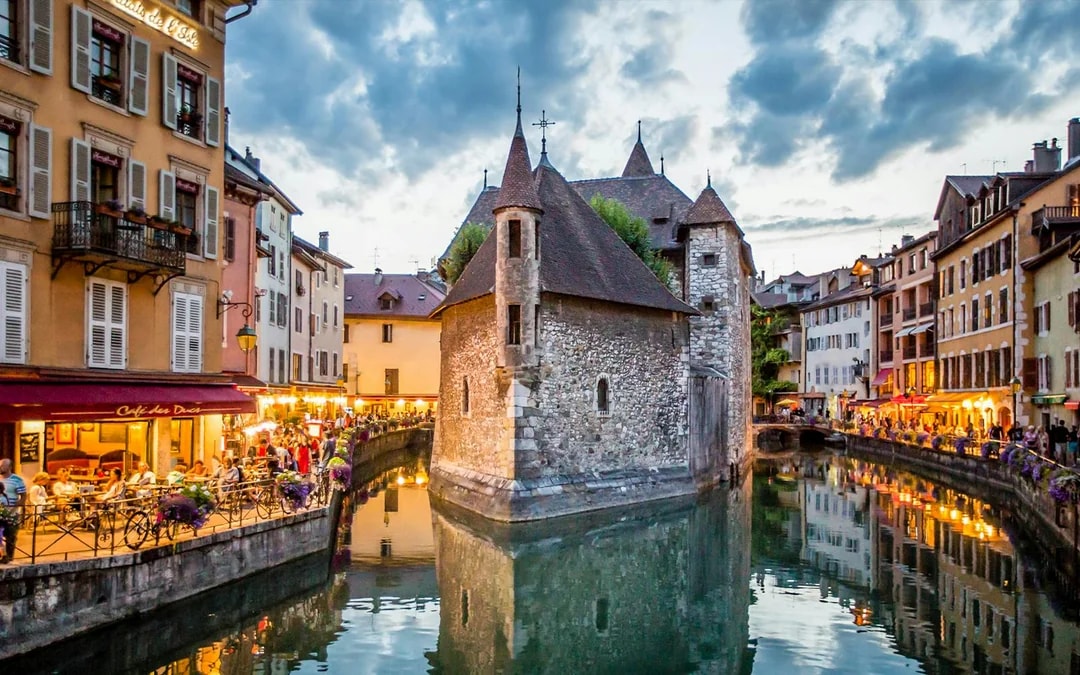 Guided Walking Tour of Annecy from Geneva Image 1