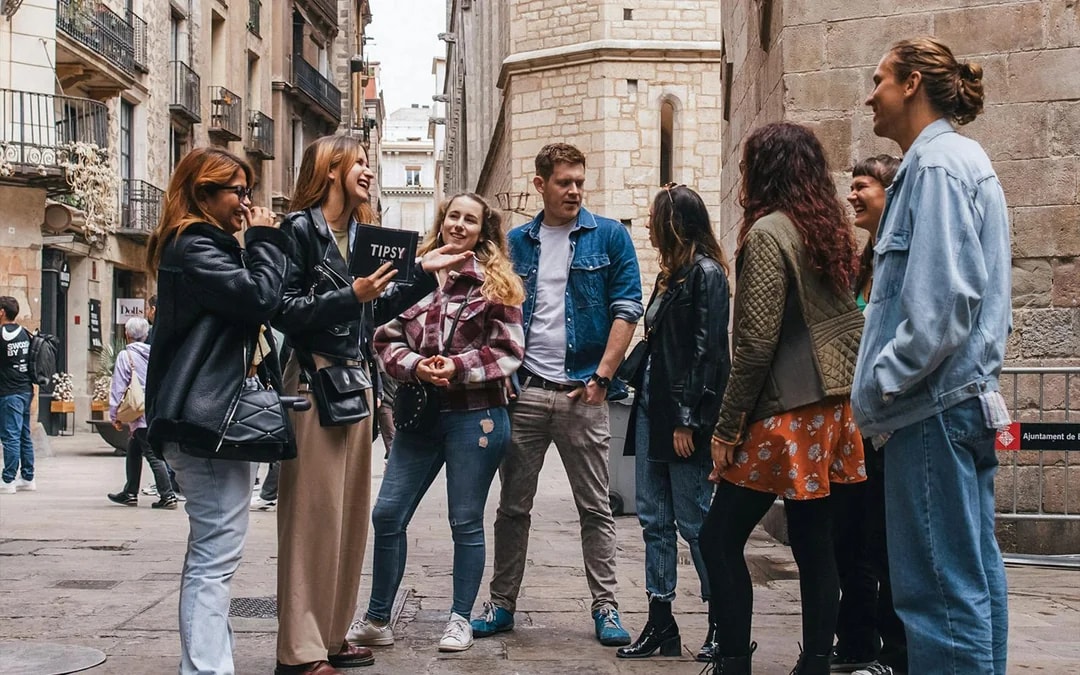 Group enjoying a guided walking tour in a historic Barcelona street.