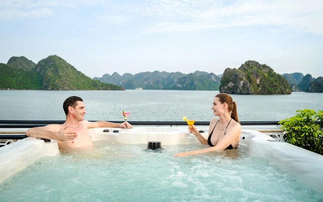 Ha Long Bay Day Cruise: Surprising Cave and Titop Island with Buffet Lunch Image 1