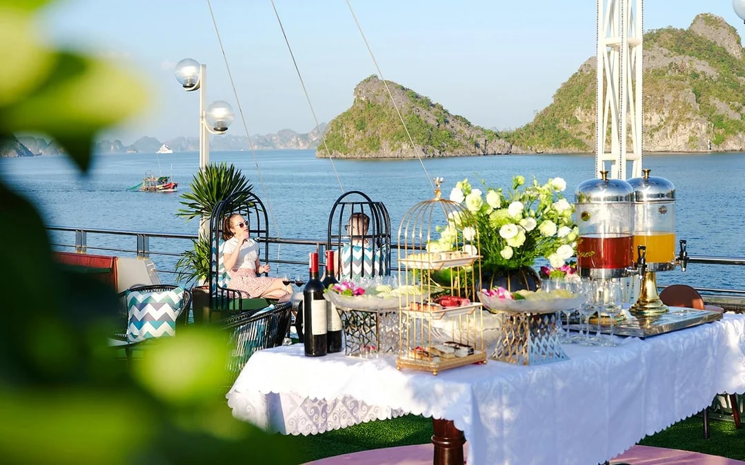 Ha Long Bay Premium Boutique Cruise with Rooftop Jacuzzi Yacht & Lively Onboard Experiences Image 11